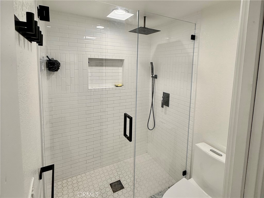 445 Ribbon Beach Way, Unit 278 Oceanside, CA 92058 - Photo 8 of 19 a bathroom with a shower