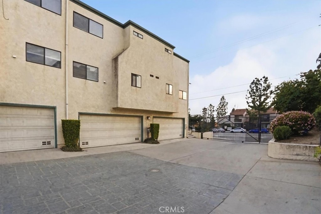 14325 Foothill Boulevard, Unit 9 Sylmar, CA 91342 - Photo 36 of 43 a view of a house with sitting area