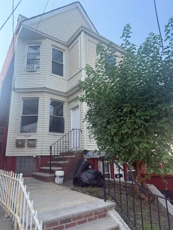$2,350 | 631 A Garfield Avenue, Unit 1, Jersey City, NJ 07305