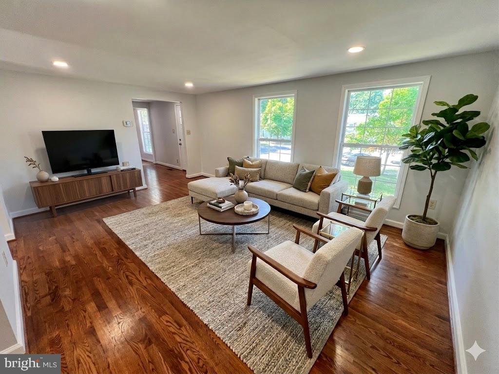 2283 Dosinia Court Reston, VA 20191 - Photo 5 of 27 Family room-Virtual Staged