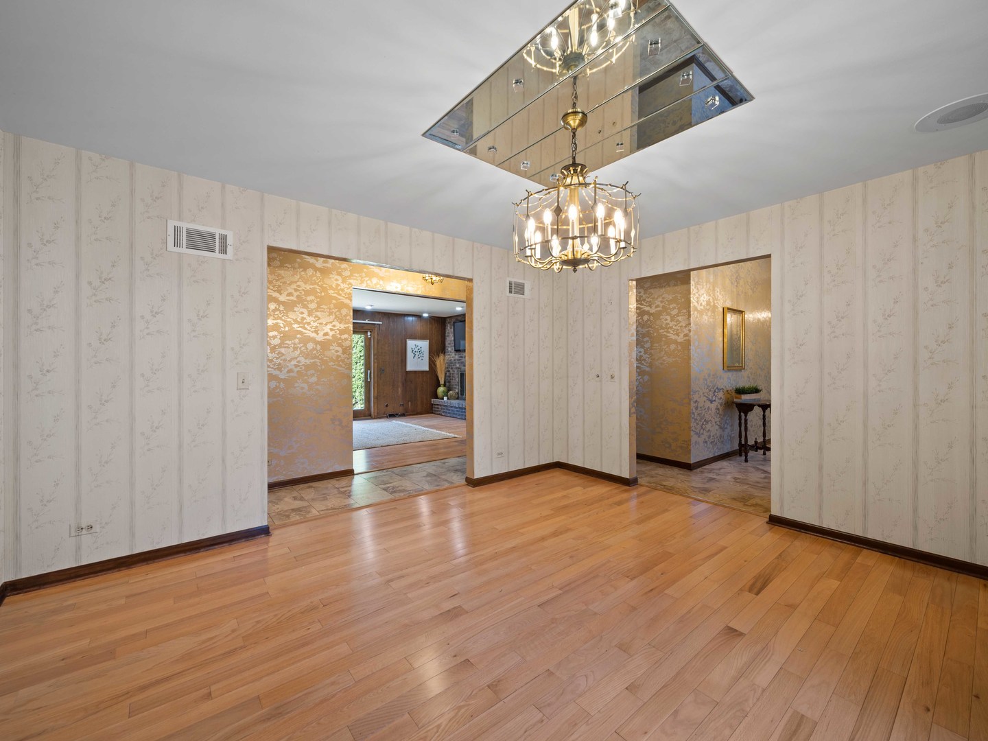 3720 Liberty Lane Glenview, IL 60025 - Photo 4 of 45