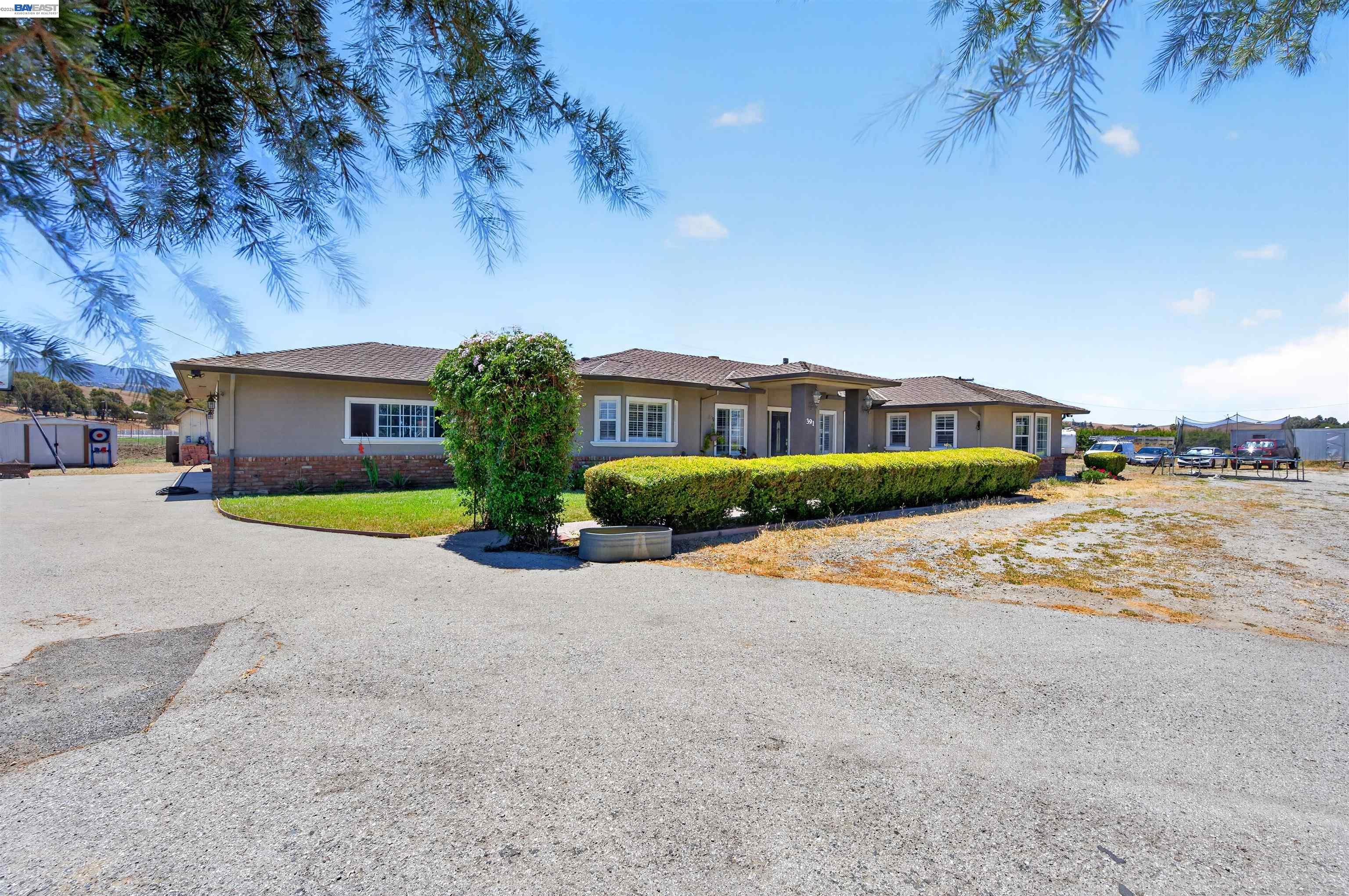 391 Union Road Hollister, CA 95023 - Photo 4 of 62