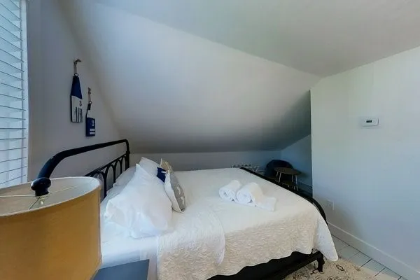 $2,500 | 5 Stewart Street, Newport, RI 02840