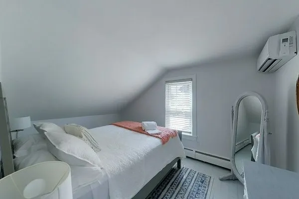 $2,500 | 5 Stewart Street, Newport, RI 02840