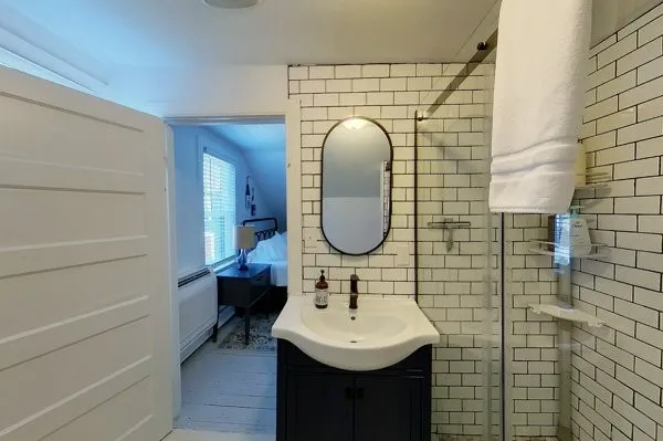 $2,500 | 5 Stewart Street, Newport, RI 02840