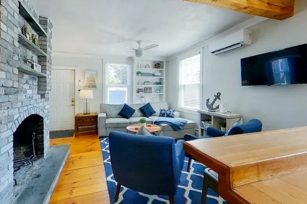 $2,500 | 5 Stewart Street, Newport, RI 02840