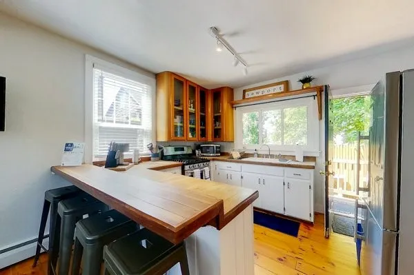 $2,500 | 5 Stewart Street, Newport, RI 02840