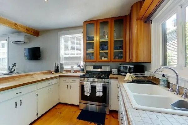 $2,500 | 5 Stewart Street, Newport, RI 02840