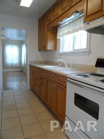 906 Chestnut Street Pekin, IL 61554 - Photo 4 of 14 Gallery Image 4