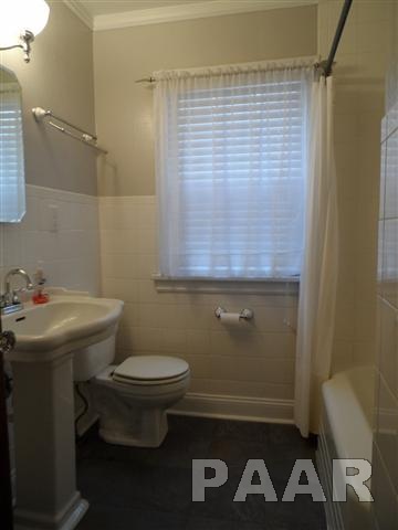 906 Chestnut Street Pekin, IL 61554 - Photo 8 of 14 Gallery Image 8