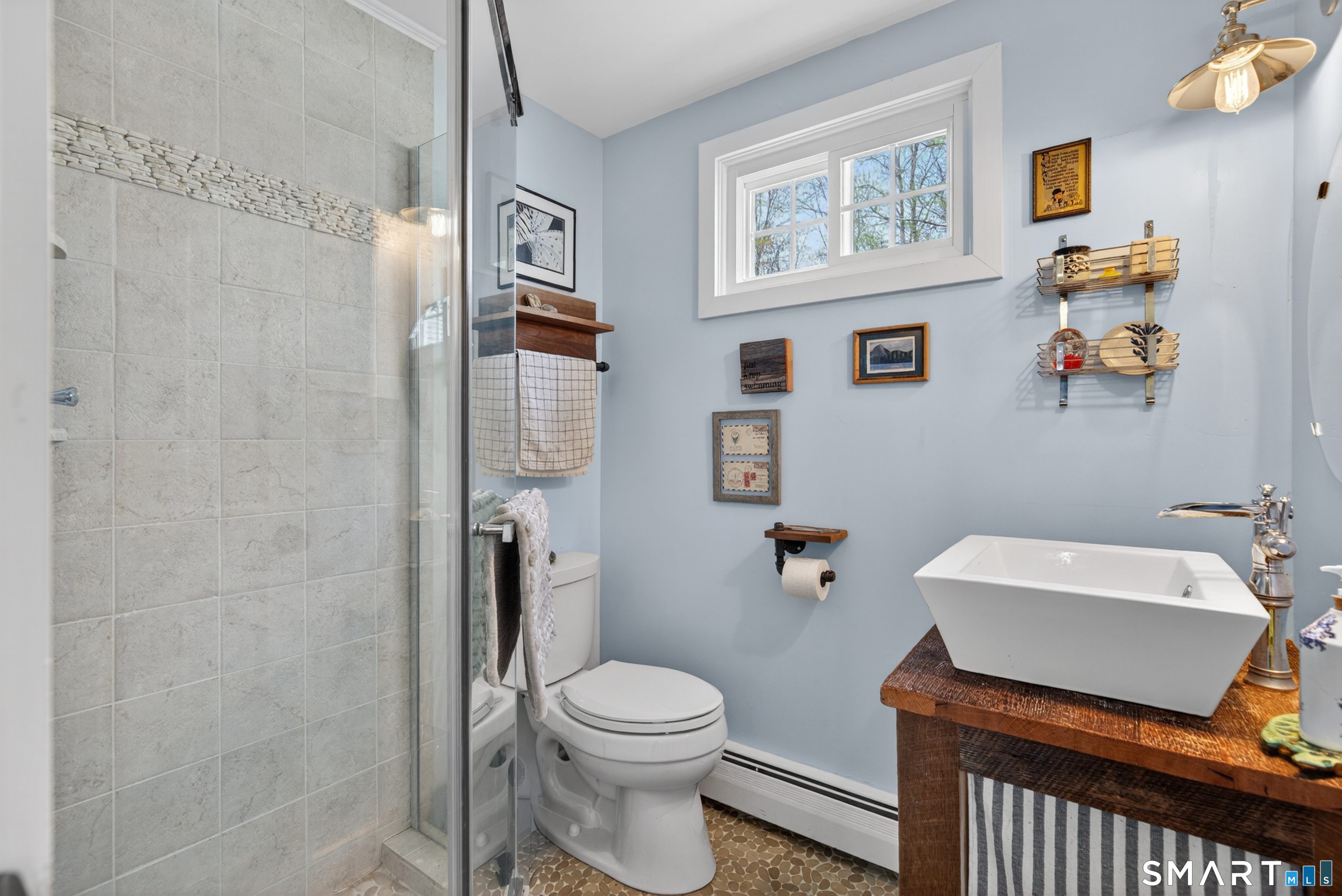 95 Chestnut Hill Road Killingworth, CT 06419 - Photo 27 of 40 Full bath convienently located near the main level bedrooms.