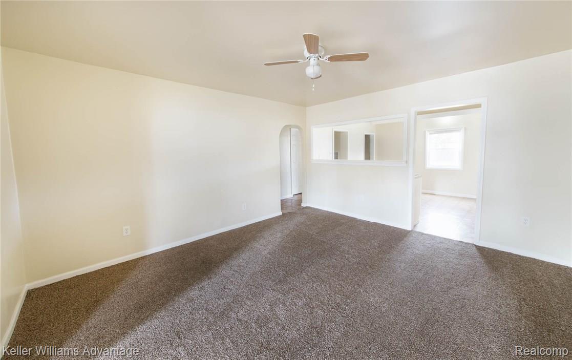 25912 Ross Street Inkster, MI 48141 - Photo 5 of 35 Ross_25912_FamilyRoom_01.jpg