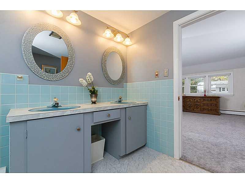 135 Woodfield Road Portland, ME 04102 - Photo 13 of 28 Master Bath/Spa.