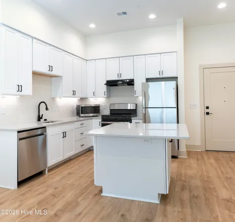 $1,300 | 3803 Peachtree Avenue, Unit 100, Wilmington, NC 28403