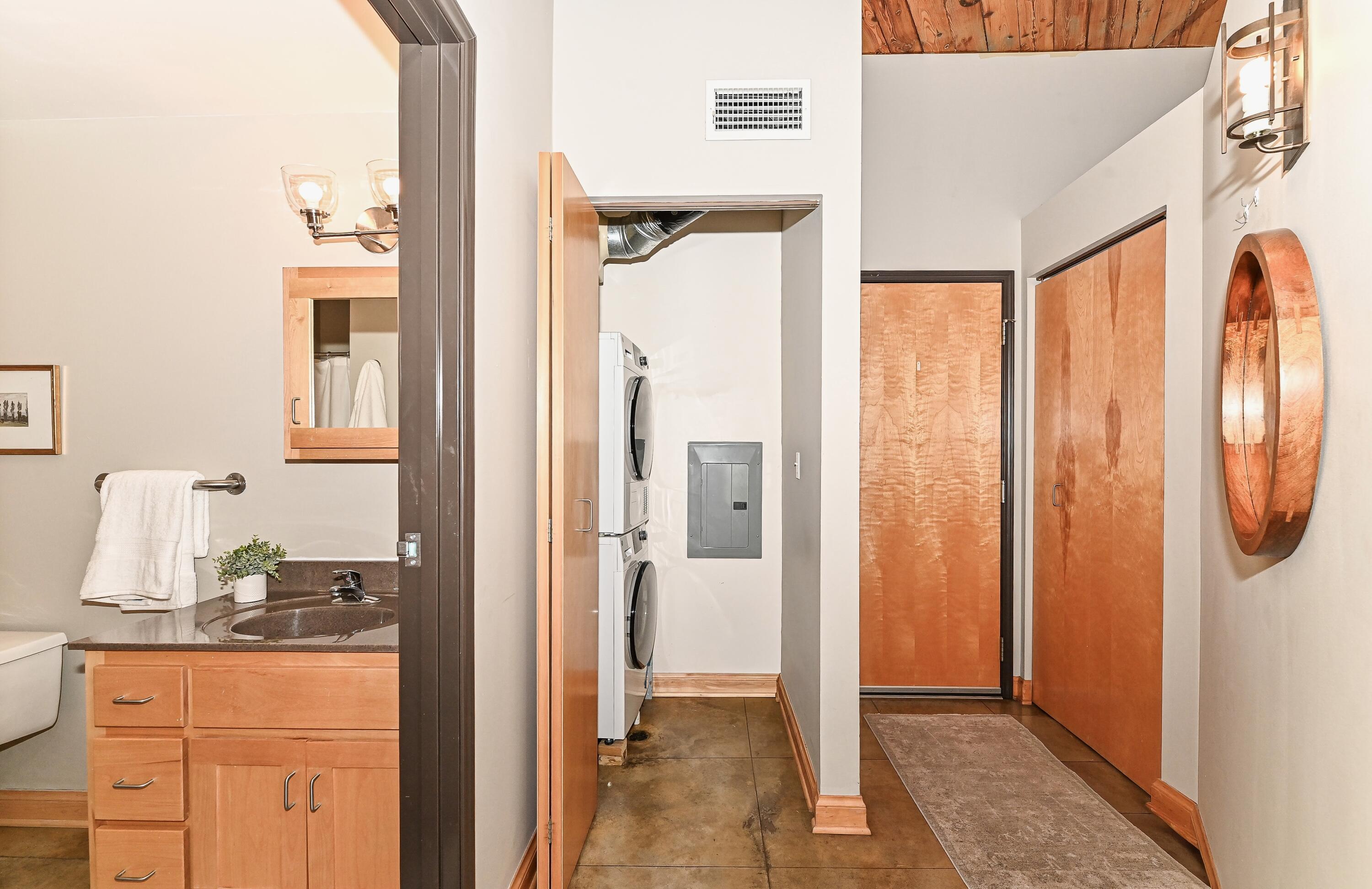 904 East Pearson Street, Unit 401 Milwaukee, WI 53202 - Photo 25 of 43 Pearson-27