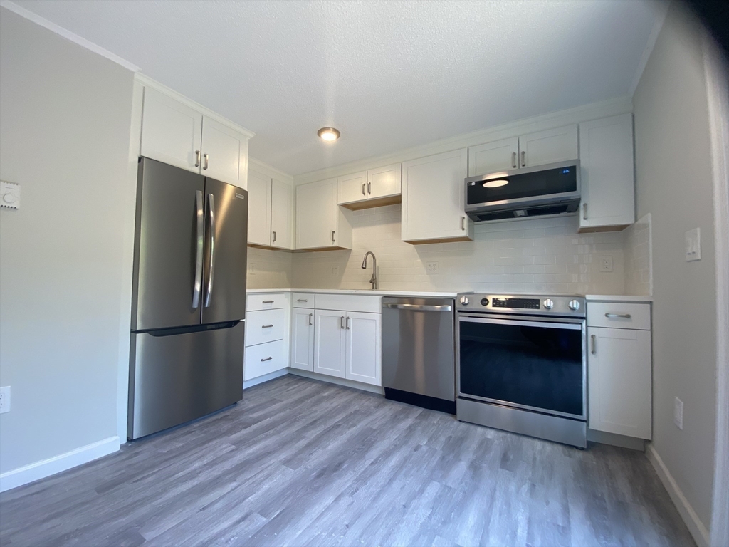 270 Sunderland Road, Unit 11 Worcester, MA 01604 - Photo 8 of 39 Gallery Image 8
