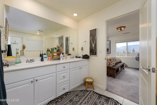 a en suite bathroom with double sink and a large mirror