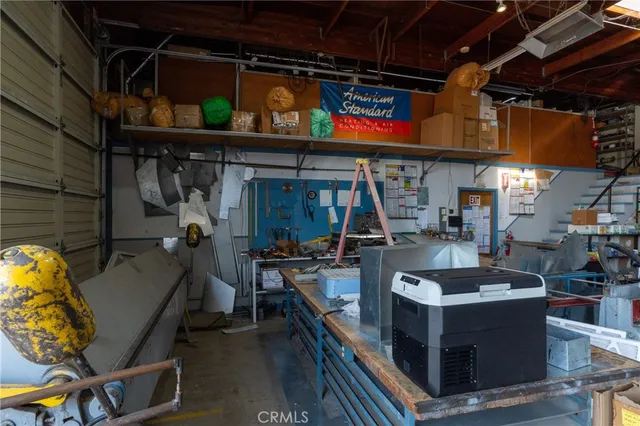 a view of an outdoor sitting area with sitting area
