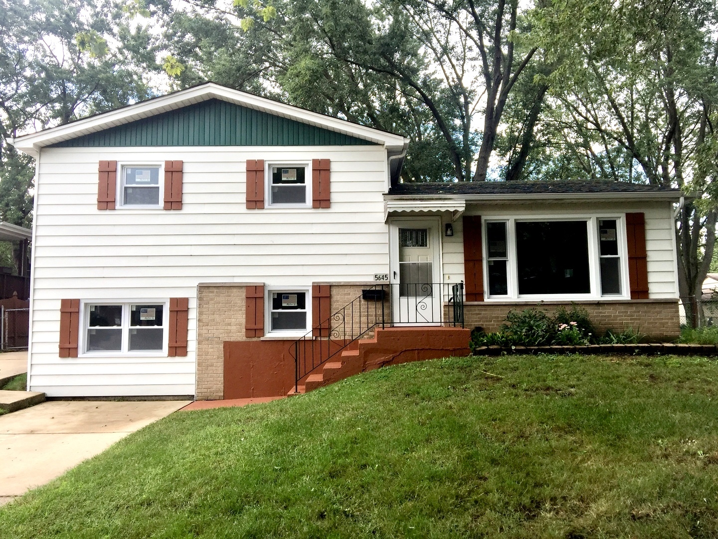 5645 James Drive Oak Forest, IL 60452 - Photo 2 of 33