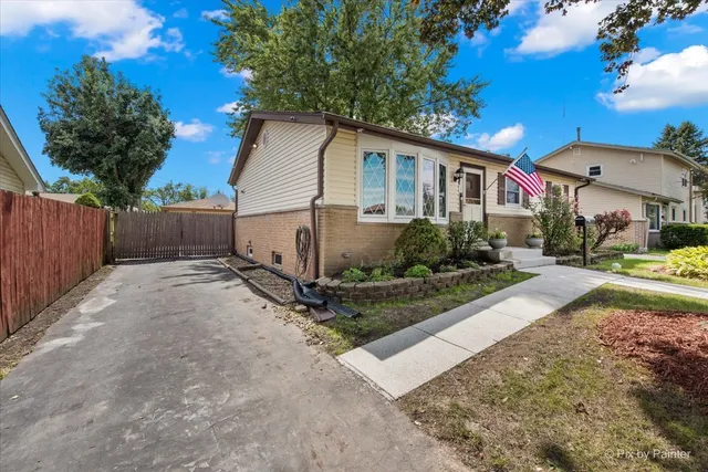 $365,000 | 539 Rose Avenue, Addison, IL 60101