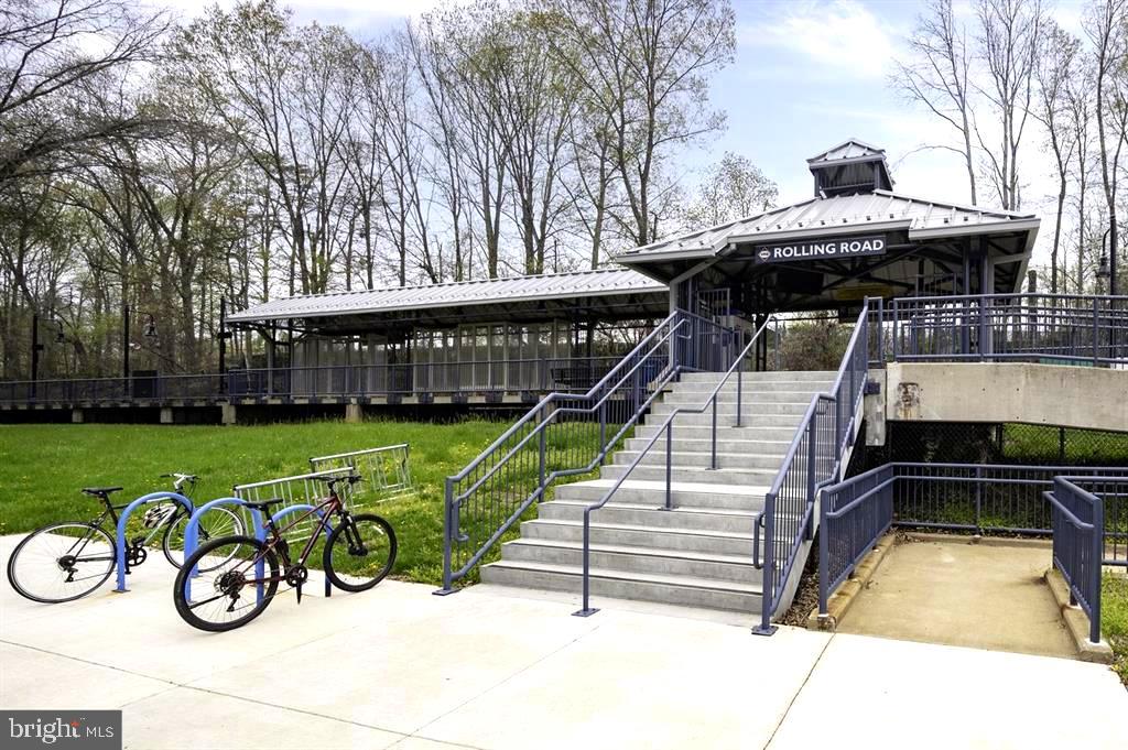 9013 Brook Ford Road Burke, VA 22015 - Photo 28 of 28 a view of a swimming pool with a table and chairs