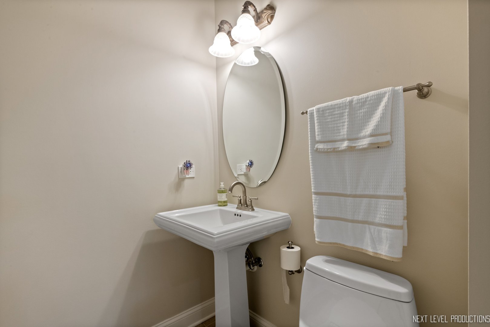 1659 Briarheath Drive Aurora, IL 60505 - Photo 22 of 29 a bathroom with a sink a toilet and a mirror