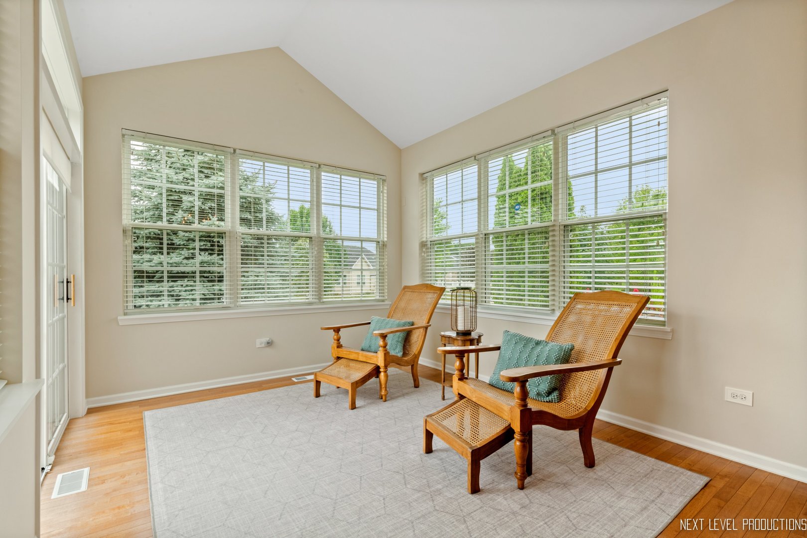 1659 Briarheath Drive Aurora, IL 60505 - Photo 9 of 29 a dining room with furniture and windows