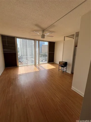 $1,525 | 1650 Kanunu Street, Unit 1011, Honolulu, HI 96814