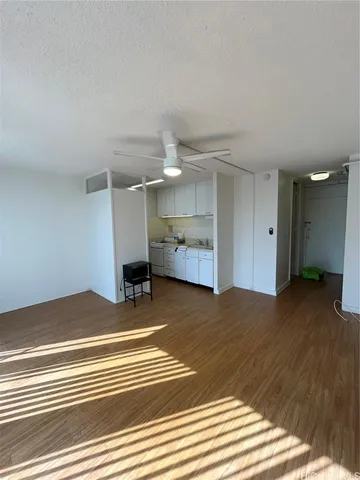 $1,525 | 1650 Kanunu Street, Unit 1011, Honolulu, HI 96814