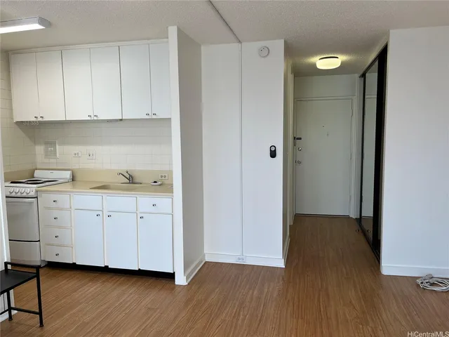 $1,525 | 1650 Kanunu Street, Unit 1011, Honolulu, HI 96814