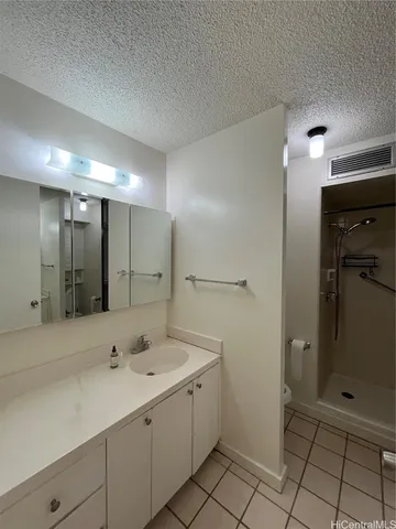 $1,525 | 1650 Kanunu Street, Unit 1011, Honolulu, HI 96814