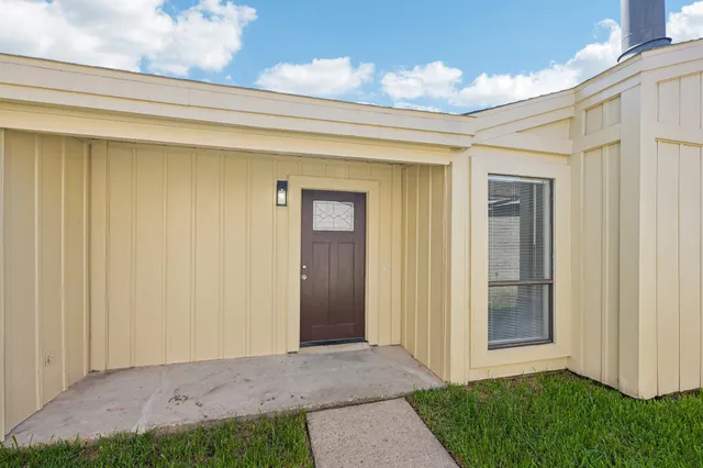 $255,000 | 6315 Dellfern Drive, Houston, TX 77035