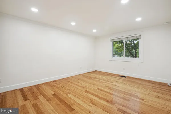 $3,000 | 19407 Battleridge Way, Gaithersburg, MD 20886