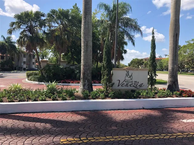 a view of a yard with street