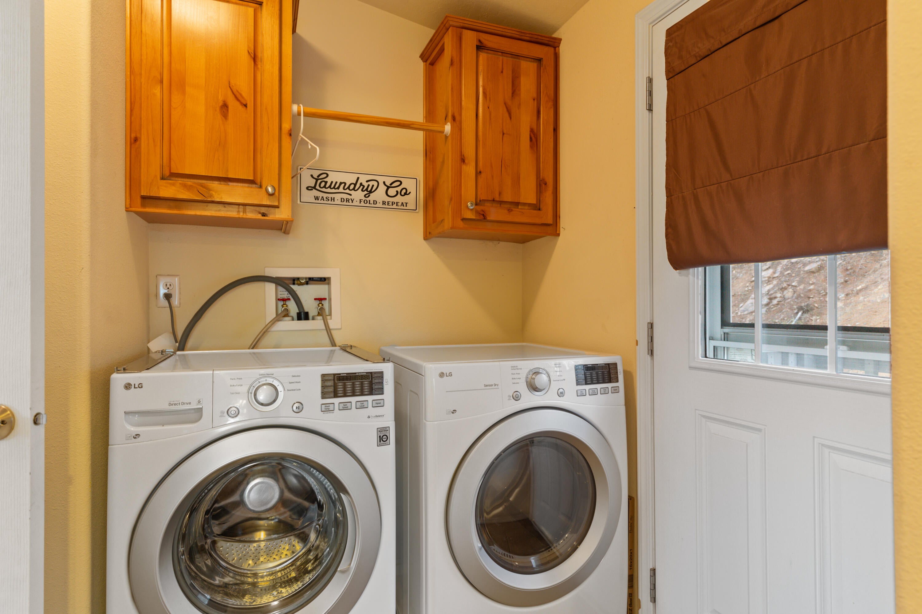 496 Wren Ridge Drive Eagle Point, OR 97524 - Photo 13 of 34 Laundry Room