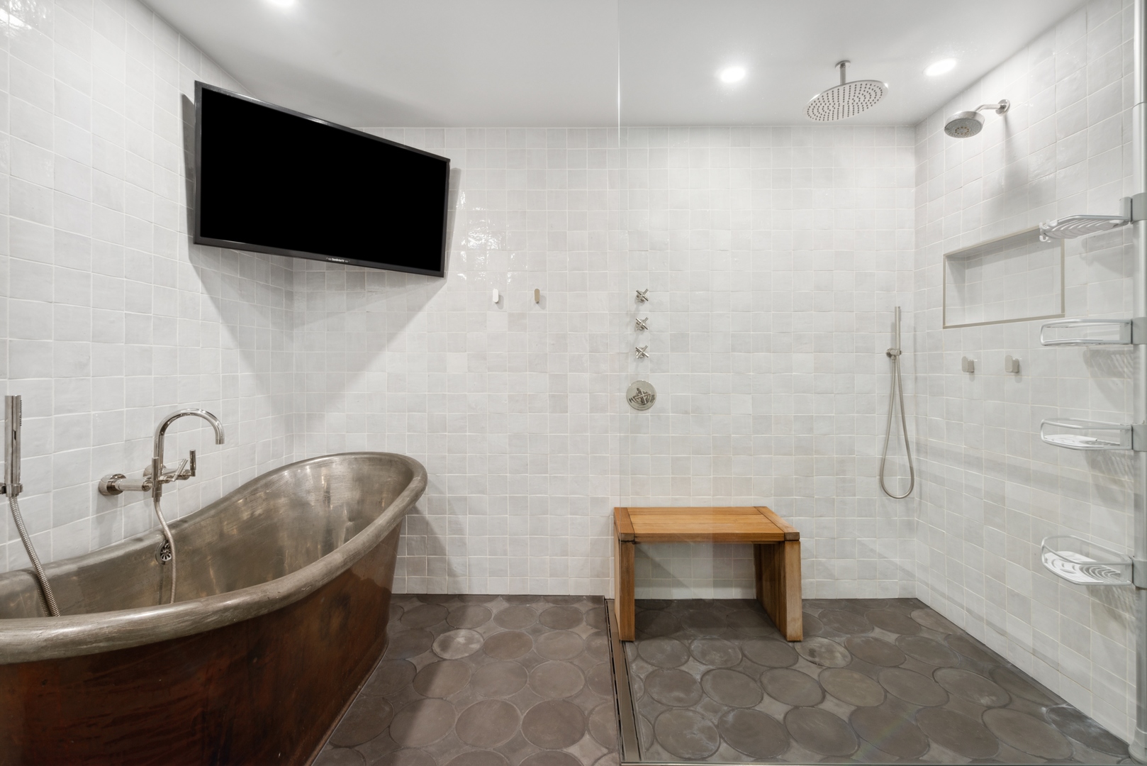 1040 North Lake Shore Drive, Unit 4A Chicago, IL 60611 - Photo 29 of 43 a bathroom with a bathtub sink and toilet