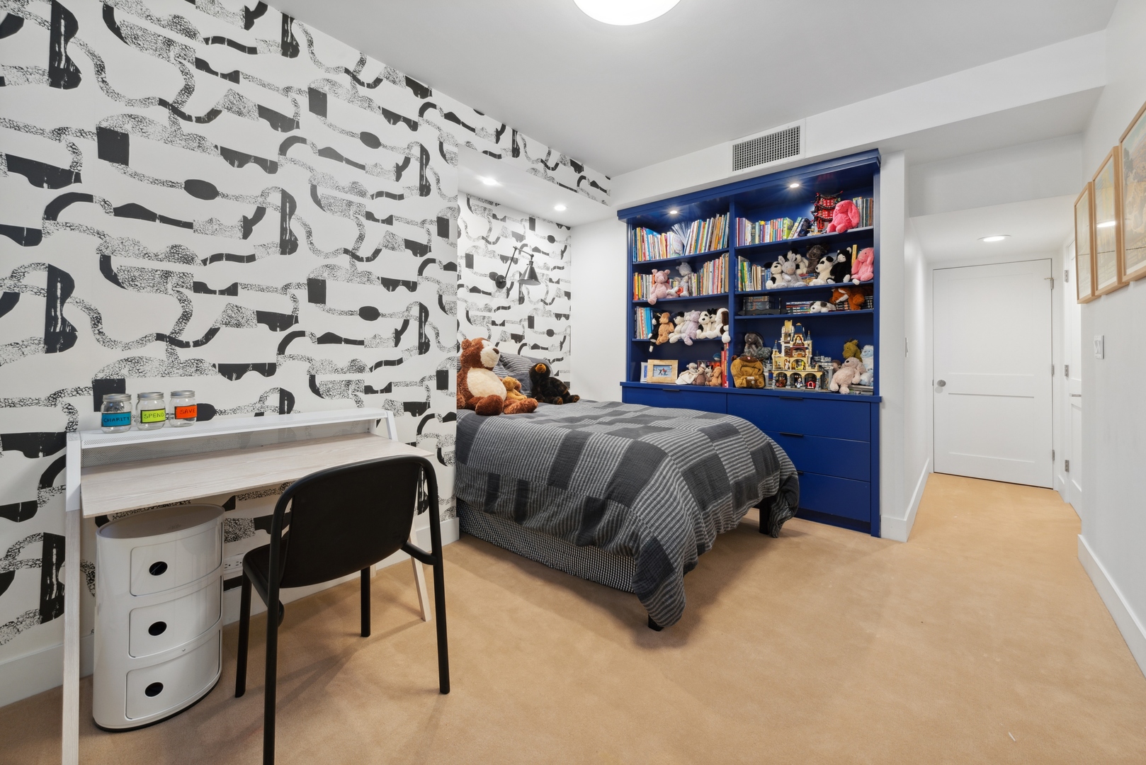 1040 North Lake Shore Drive, Unit 4A Chicago, IL 60611 - Photo 35 of 43 a bedroom with a bed and a bookshelf