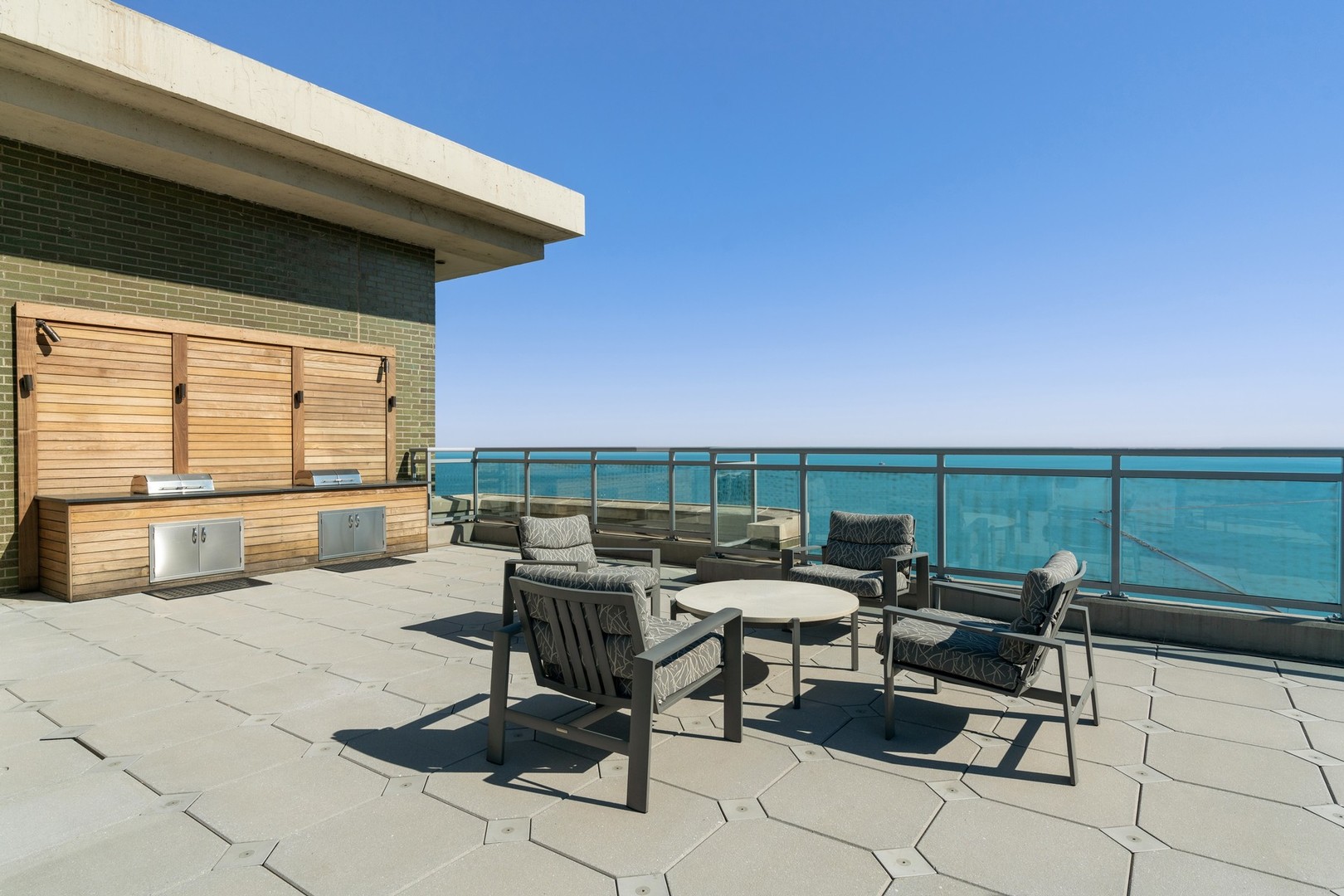 1040 North Lake Shore Drive, Unit 4A Chicago, IL 60611 - Photo 41 of 43 a terrace view with seating space