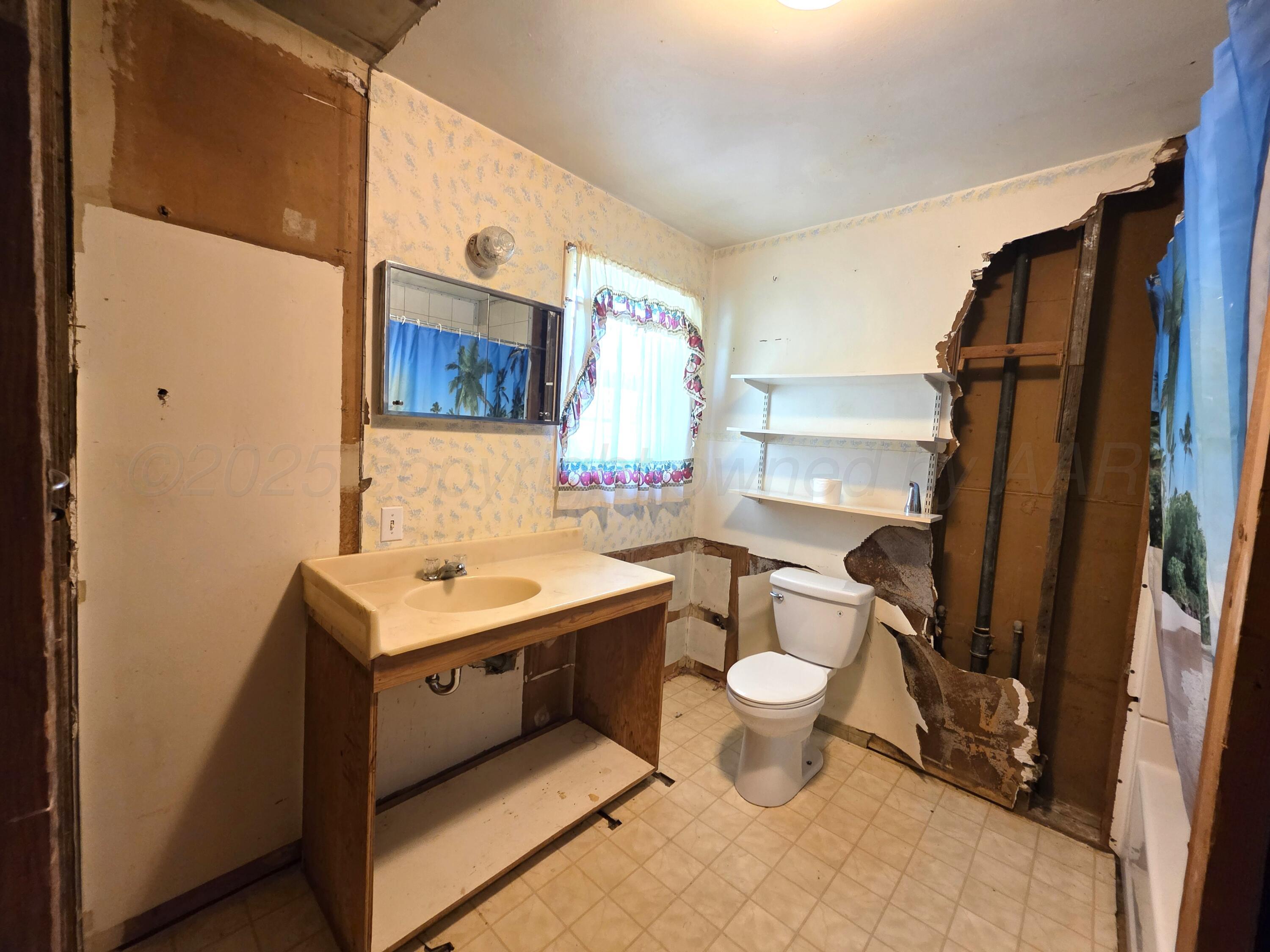 409 Heasley Street McLean, TX 79057 - Photo 12 of 19 Bathroom