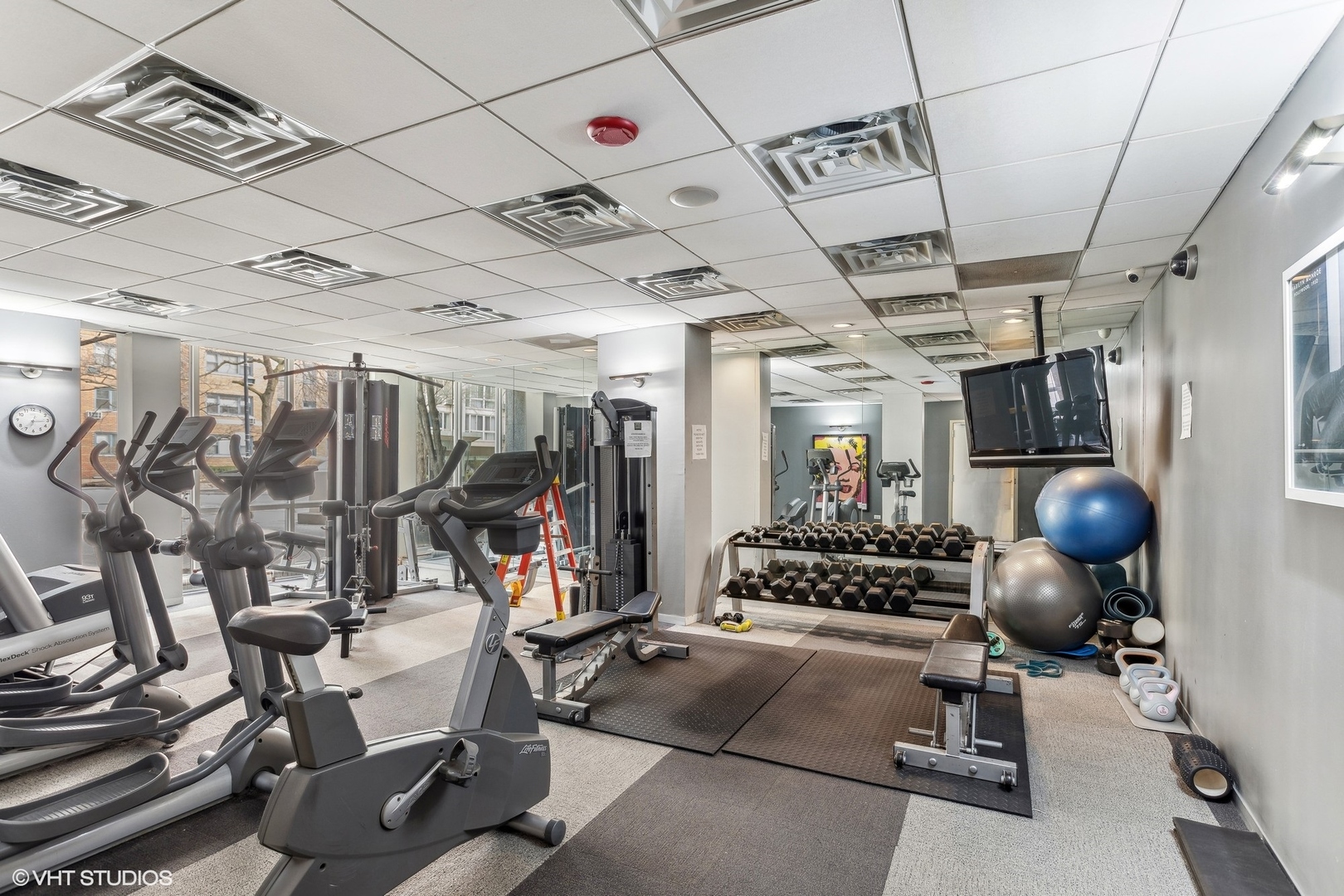 2930 North Sheridan Road, Unit 806 Chicago, IL 60657 - Photo 15 of 22