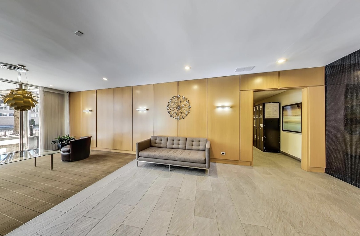 2930 North Sheridan Road, Unit 806 Chicago, IL 60657 - Photo 2 of 22