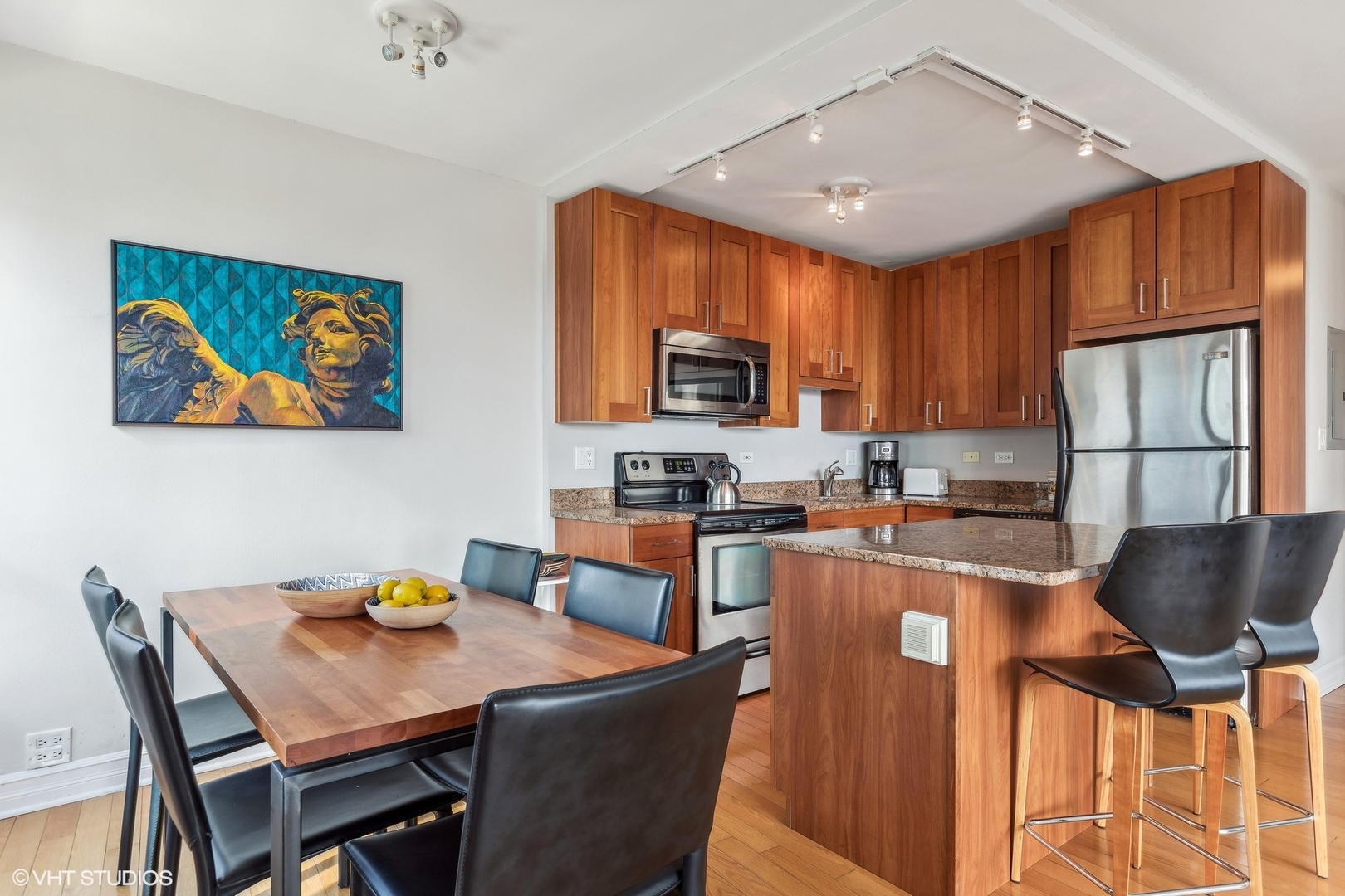 2930 North Sheridan Road, Unit 806 Chicago, IL 60657 - Photo 6 of 22