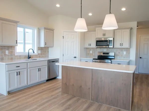 $499,999 | 10109 Concord Drive, Horace, ND 58047