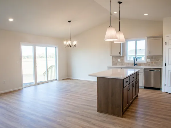 $499,999 | 10109 Concord Drive, Horace, ND 58047