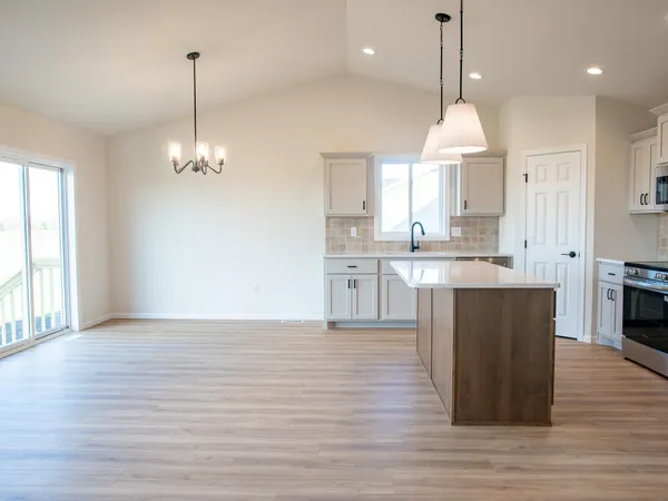 $499,999 | 10109 Concord Drive, Horace, ND 58047