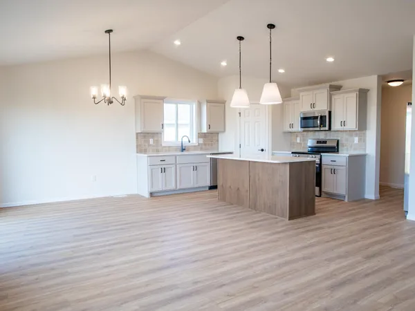 $499,999 | 10109 Concord Drive, Horace, ND 58047