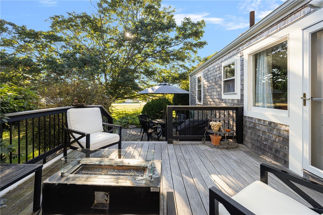 9 White Terrace Middletown, RI 02842 - Photo 11 of 50