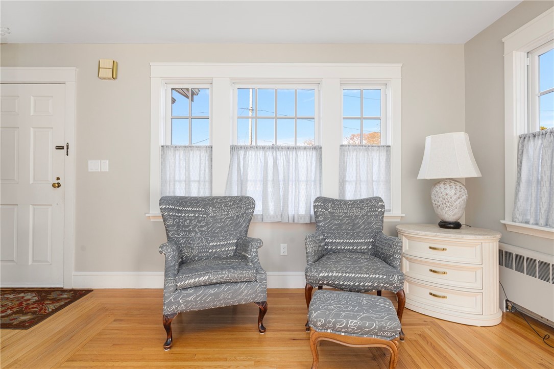 9 White Terrace Middletown, RI 02842 - Photo 17 of 50 Sitting area.