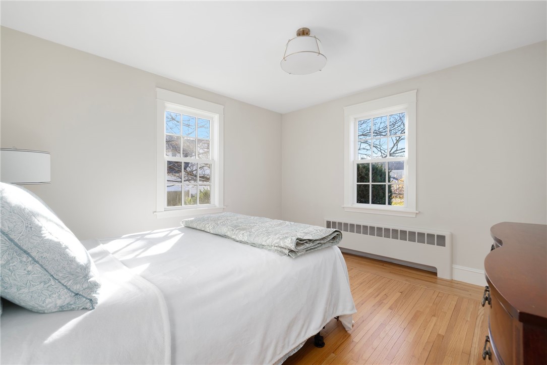 9 White Terrace Middletown, RI 02842 - Photo 20 of 50 First floor bedroom #1. Queen bed.