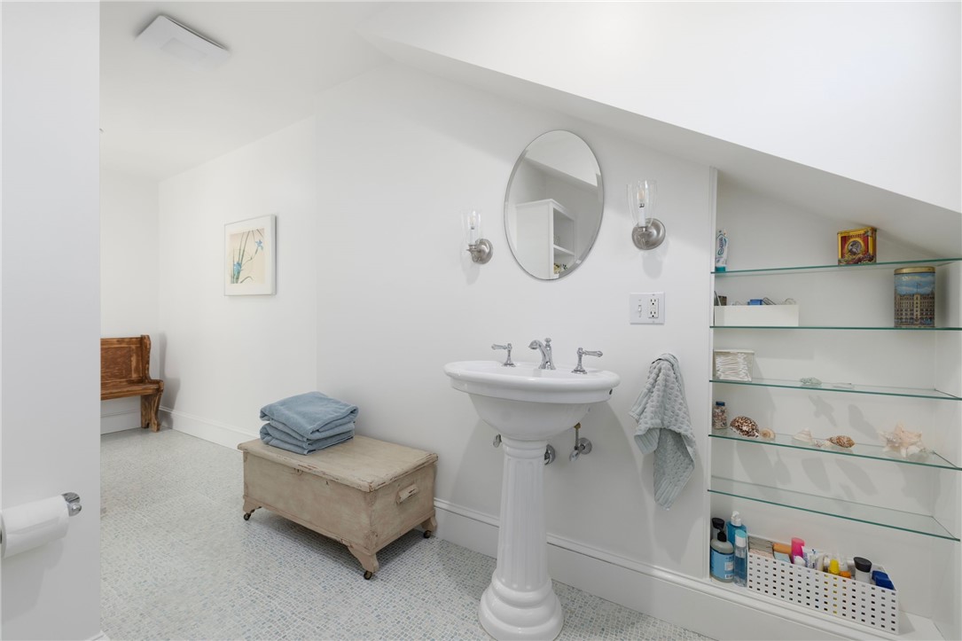 9 White Terrace Middletown, RI 02842 - Photo 39 of 50